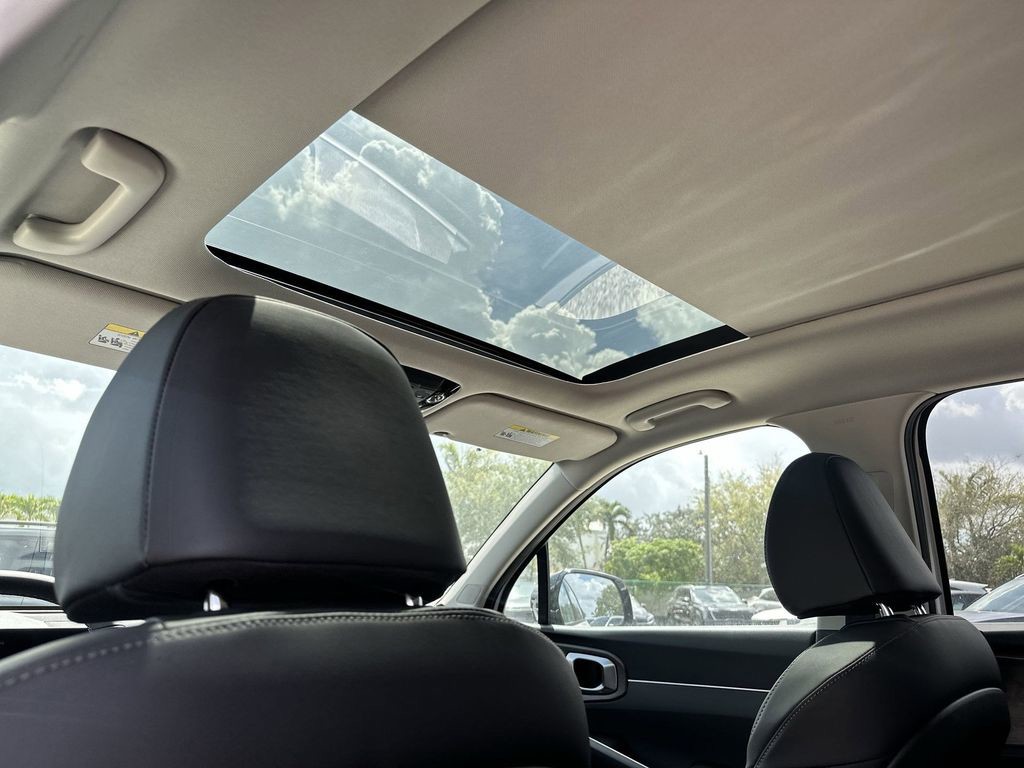 New 2026 Glacial White Pearl Kia X-Line EX image 18