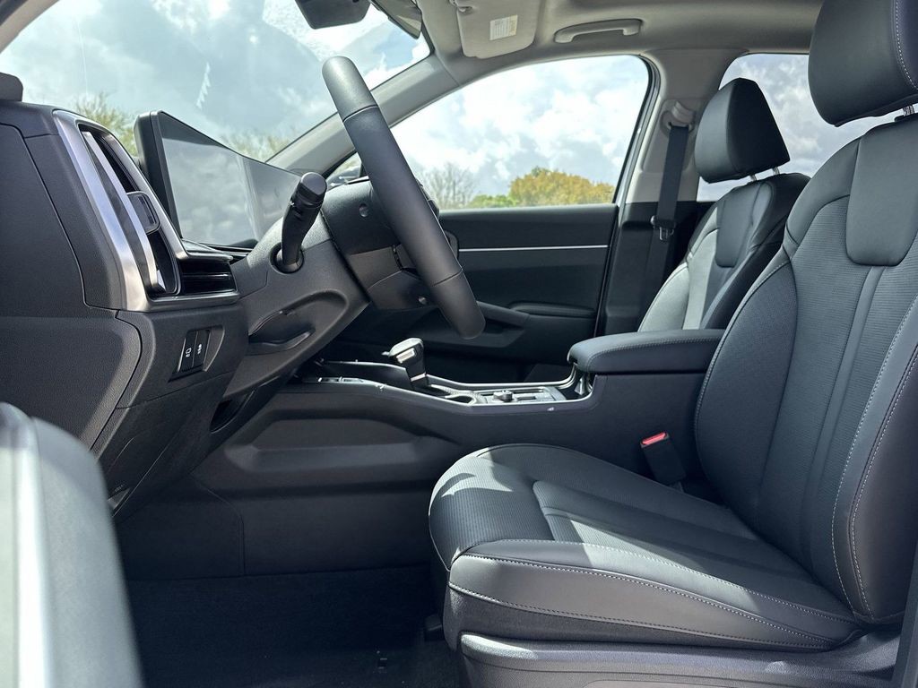 New 2026 Glacial White Pearl Kia X-Line EX image 15