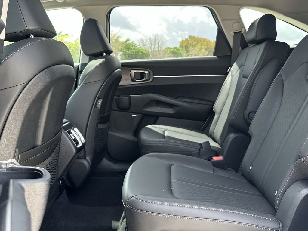 New 2026 Glacial White Pearl Kia X-Line EX image 25