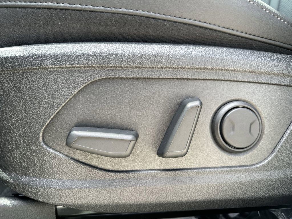 New 2026 Glacial White Pearl Kia X-Line EX image 16
