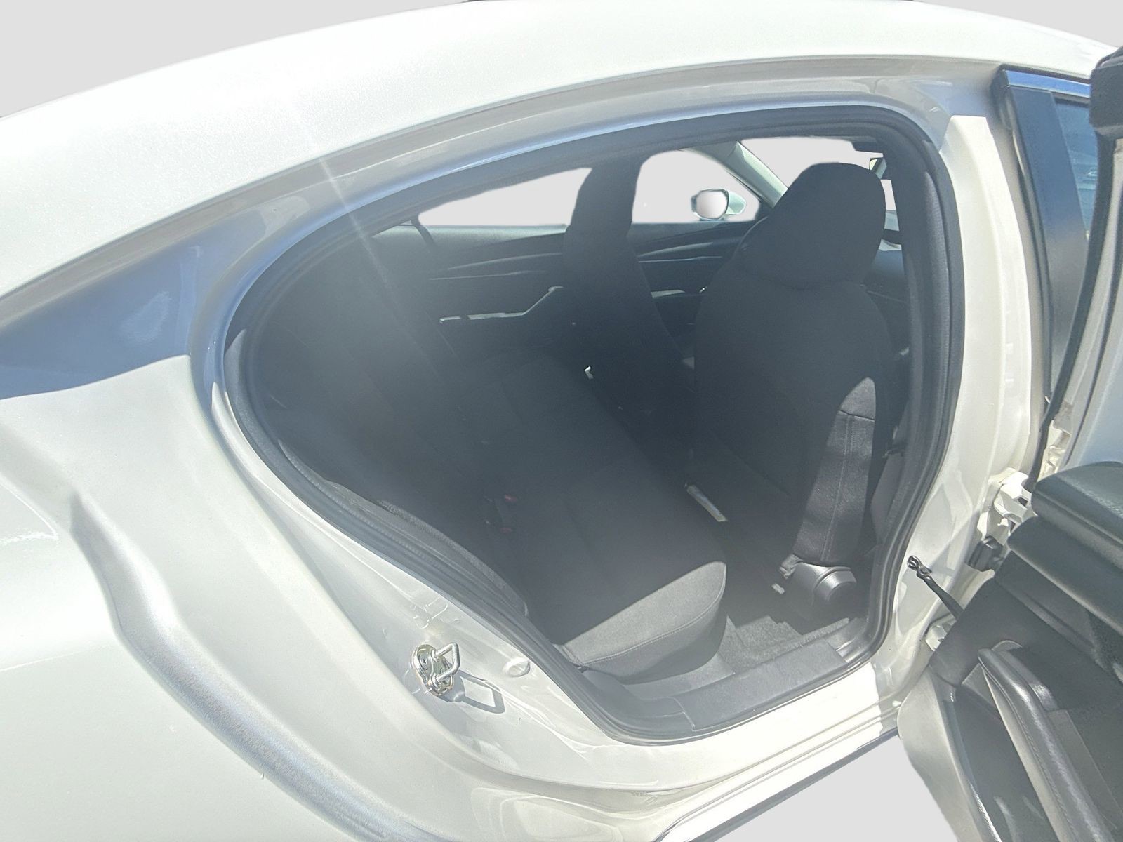 Used 2020 White Mazda Base image 27