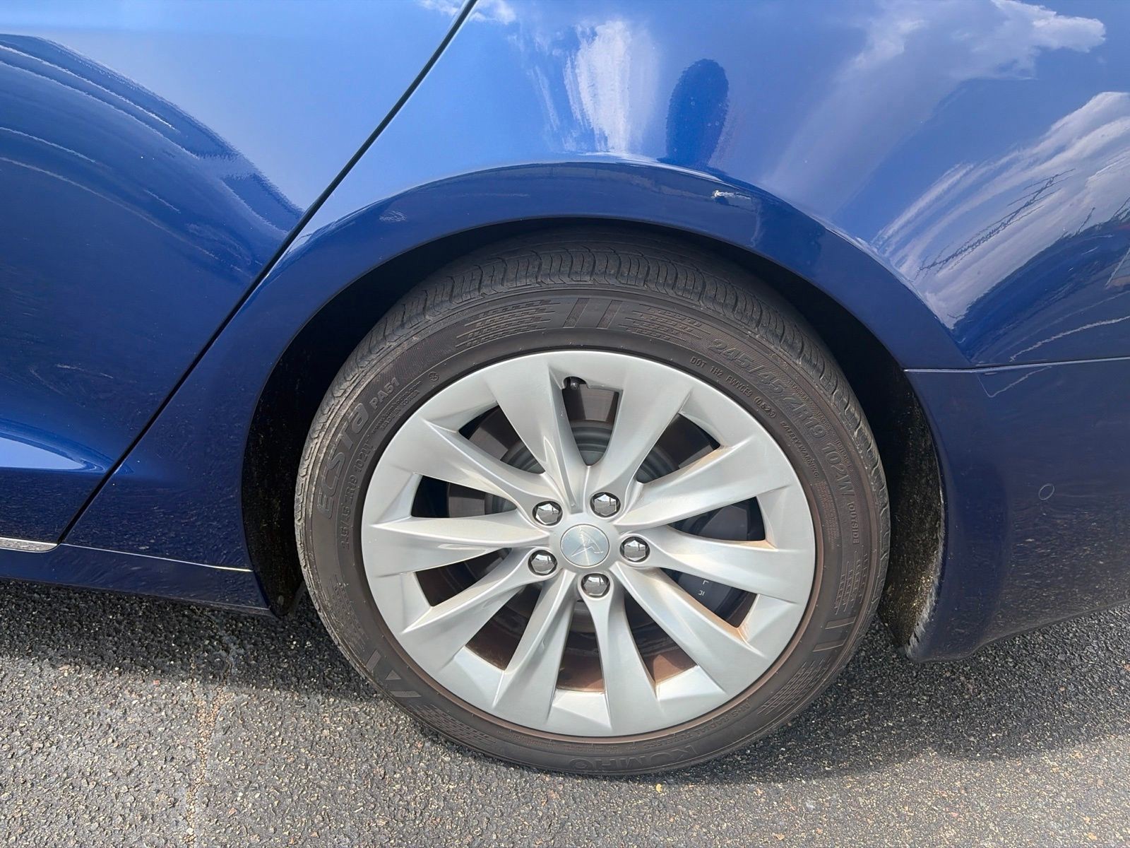 Used 2016 Blue Tesla 75D image 11