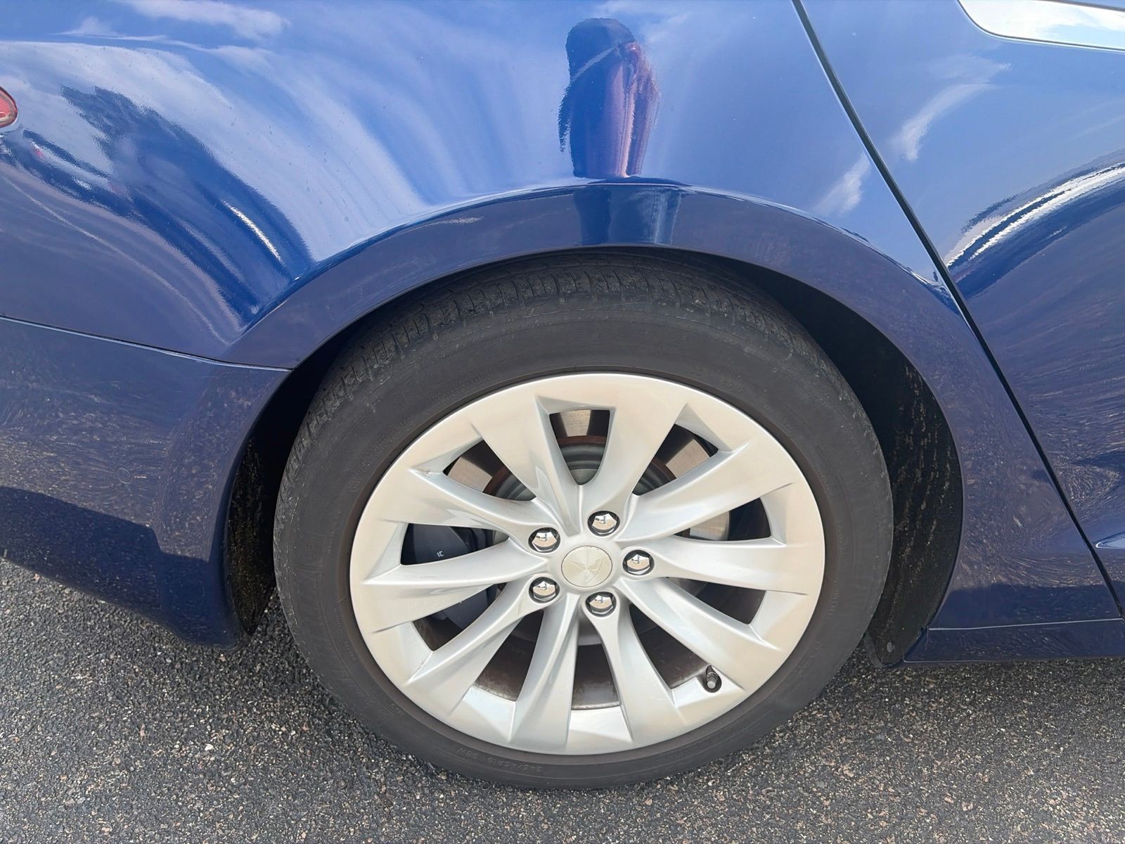 Used 2016 Blue Tesla 75D image 10