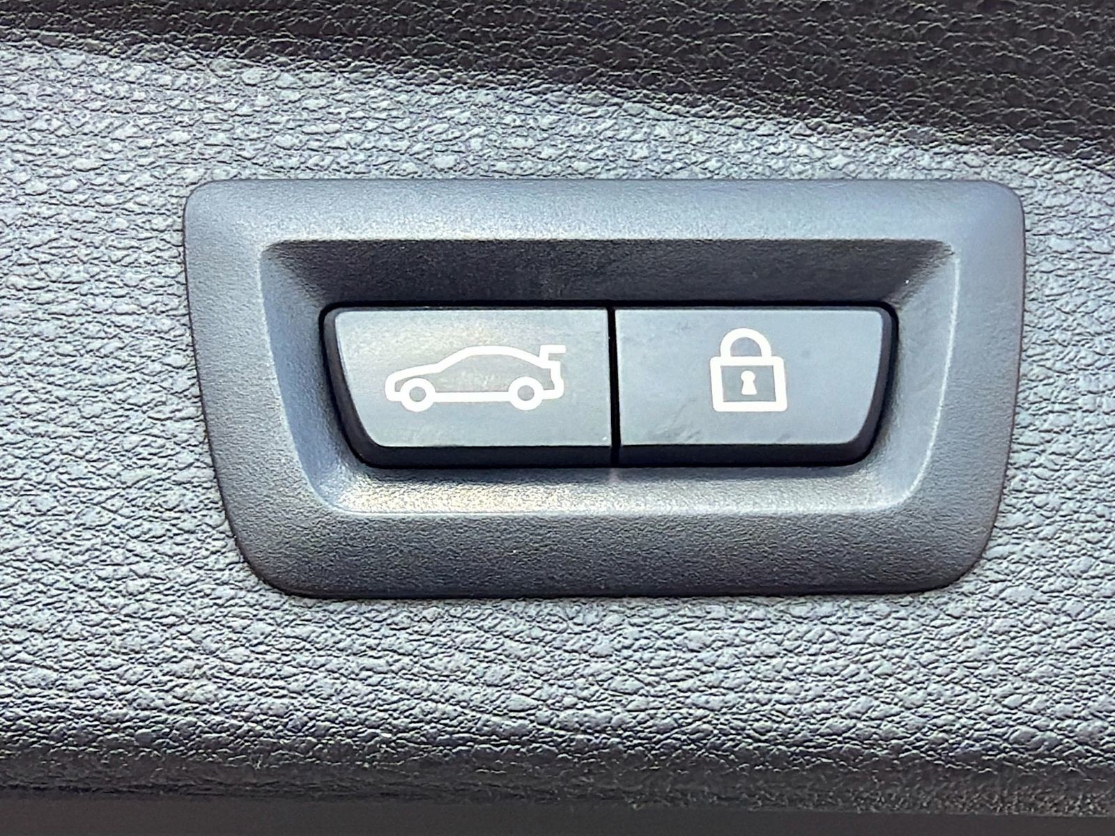 Used 2019 White BMW xDrive28i image 13