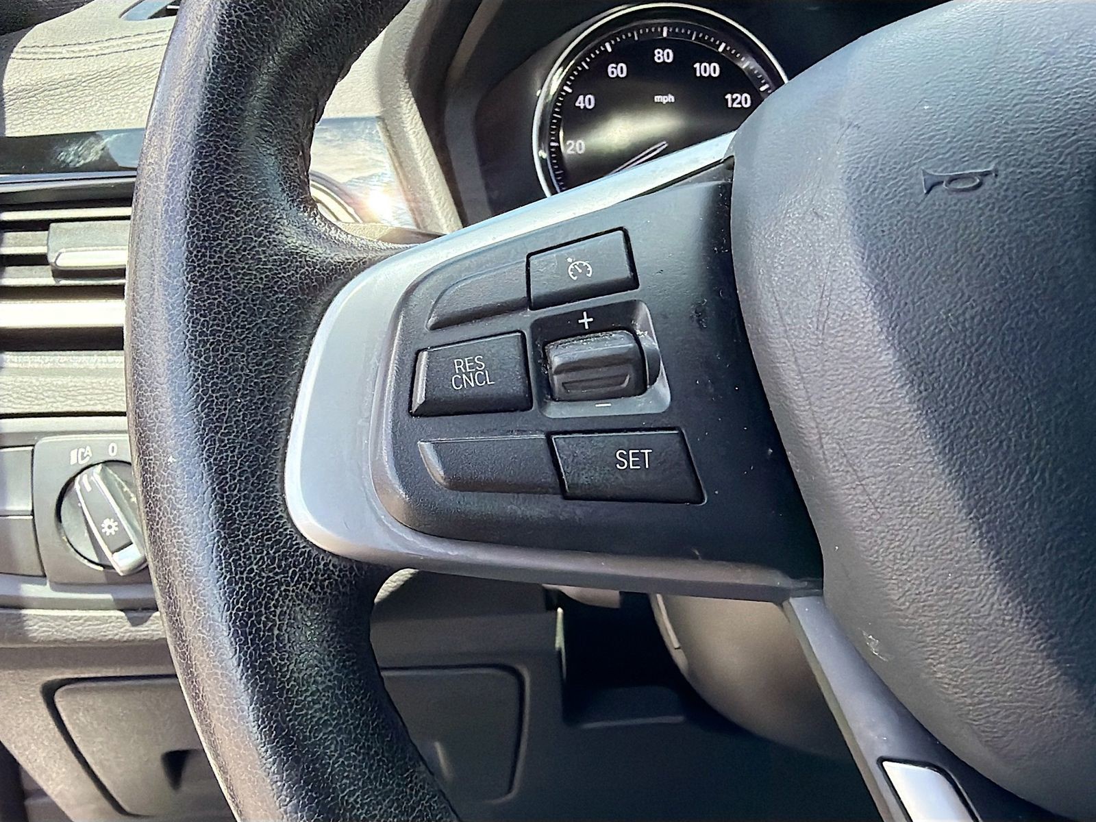 Used 2019 White BMW xDrive28i image 37