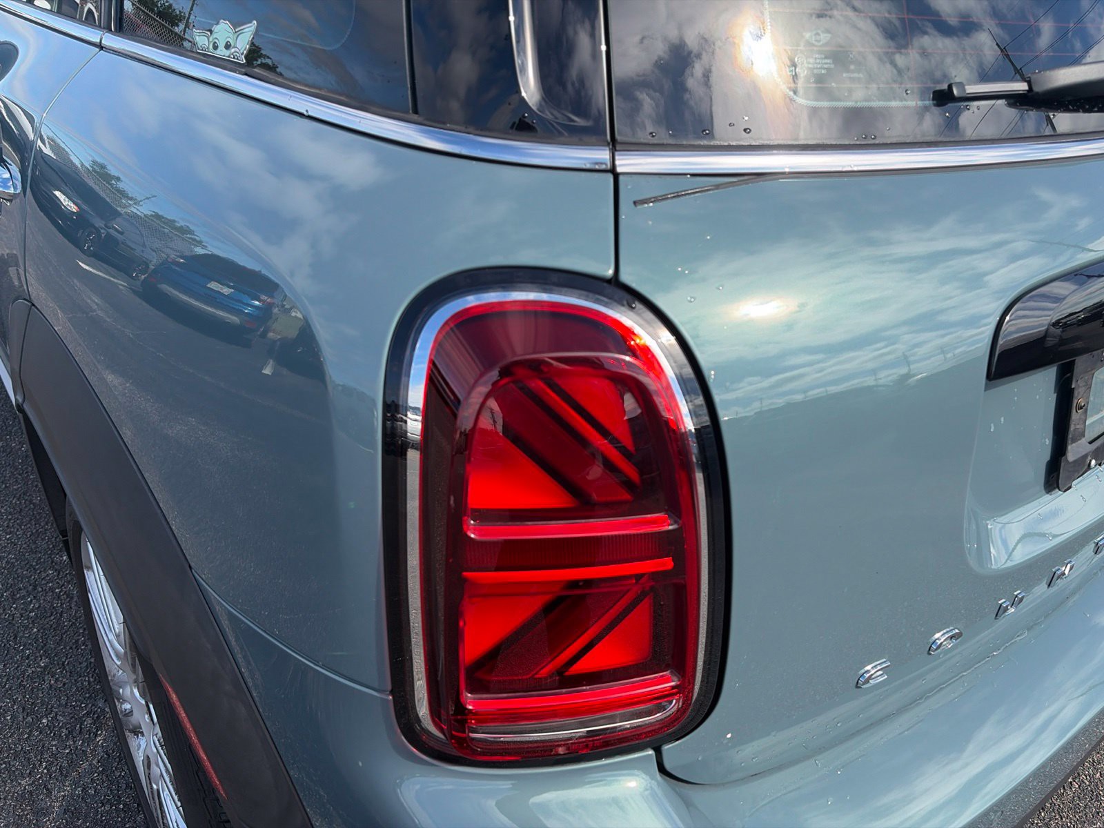 Used 2023 Green MINI Signature image 16
