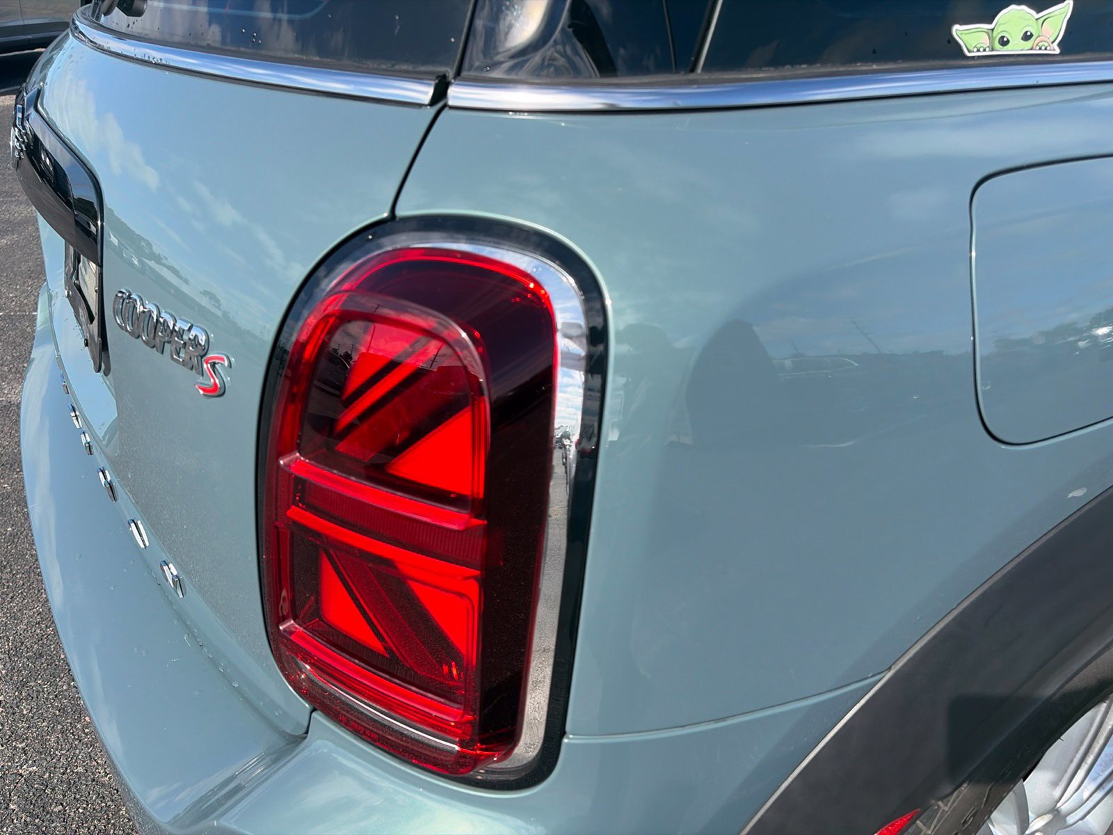 Used 2023 Green MINI Signature image 15