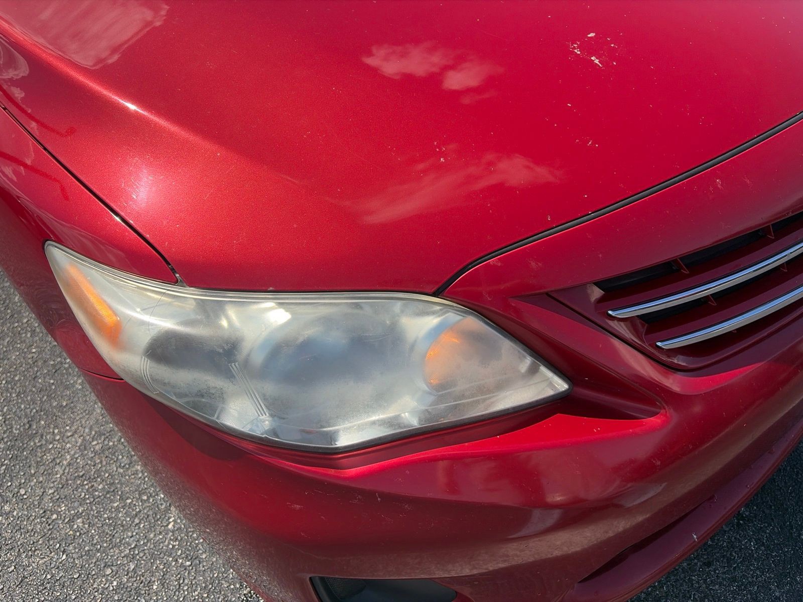 Used 2013 Red Toyota LE image 19