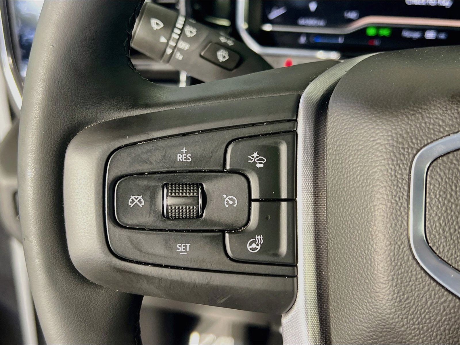 Used 2025 White GMC SLT image 17