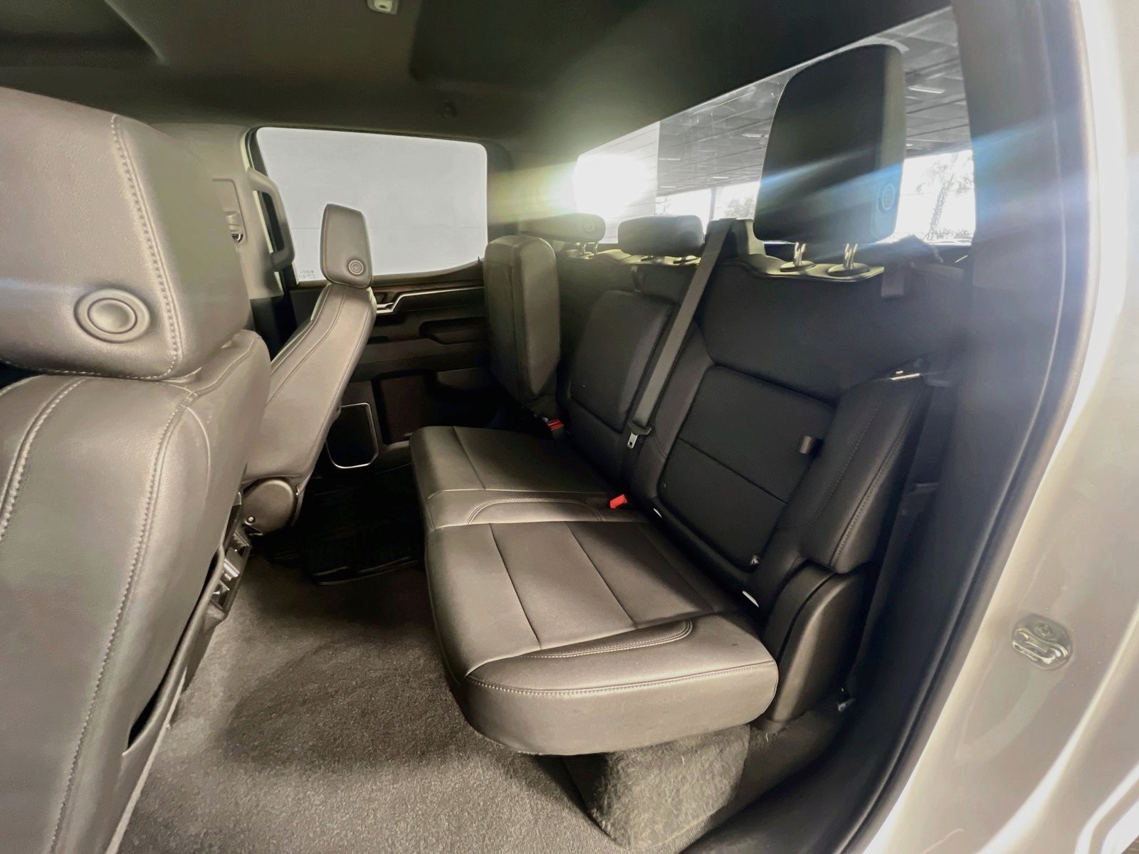 Used 2025 White GMC SLT image 27