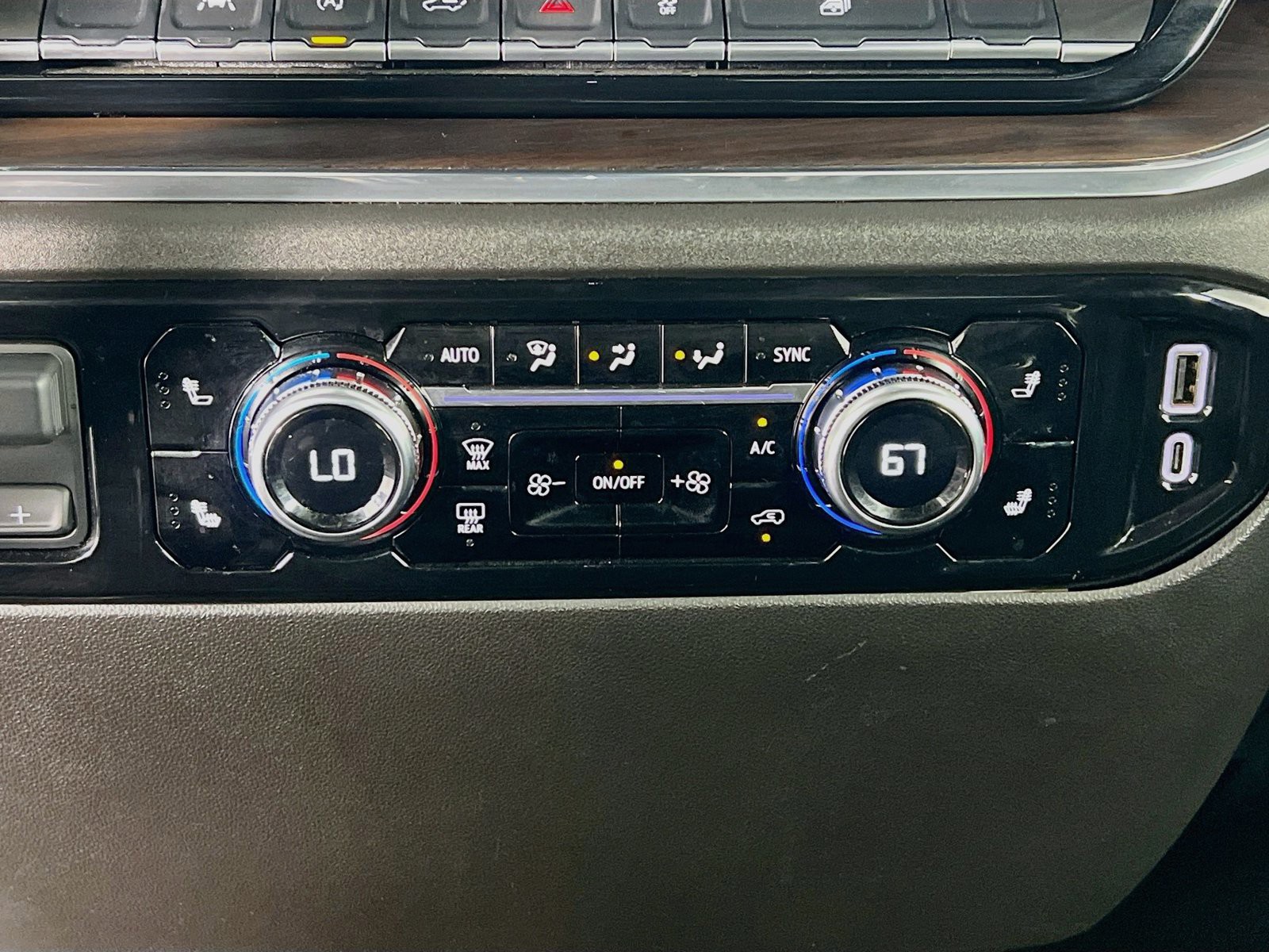 Used 2025 White GMC SLT image 23