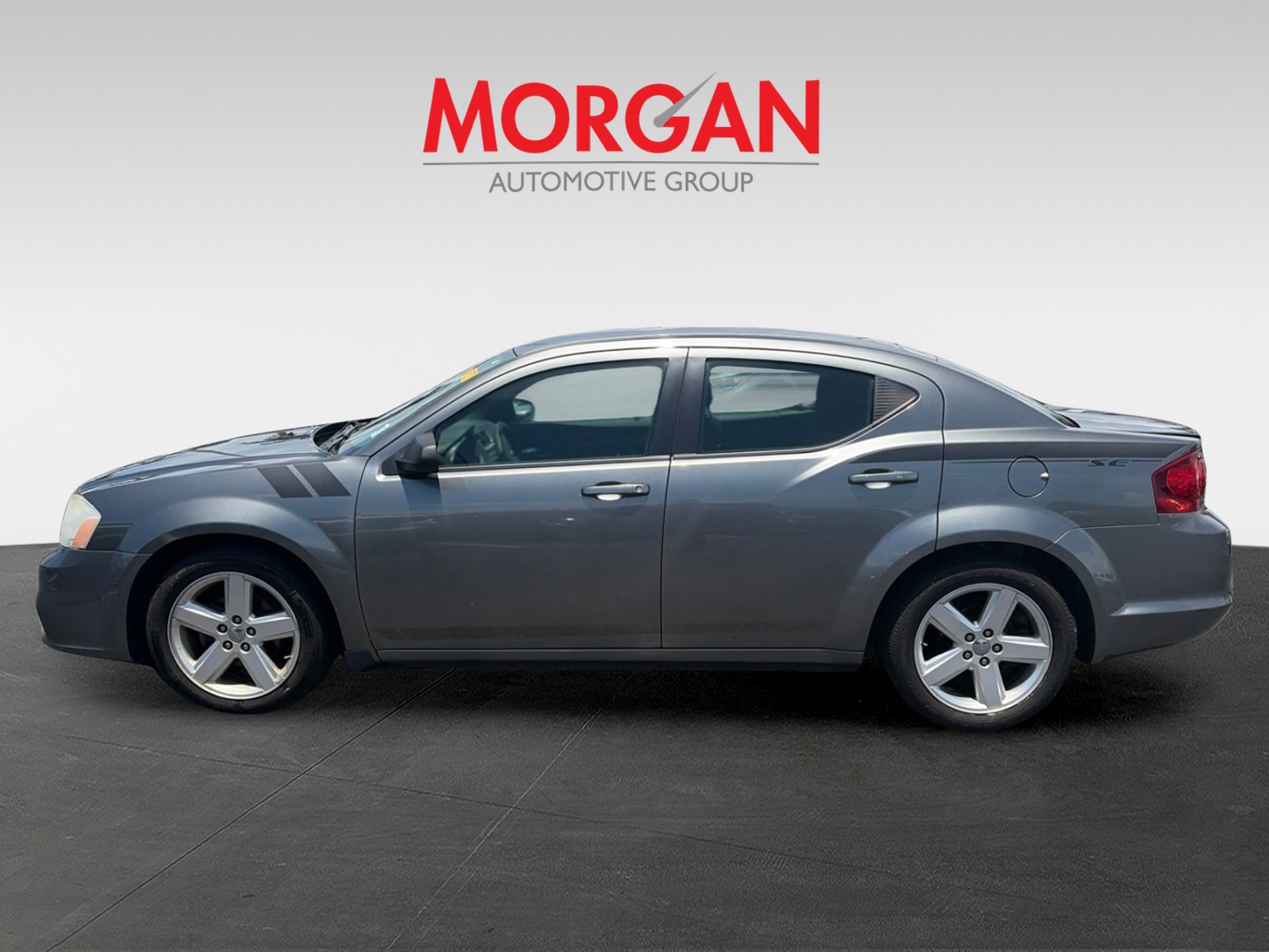 Used 2013 Gray Dodge SE image 4