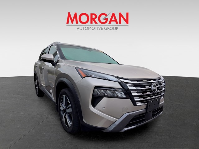 Used 2024 Gold Nissan SL image 3