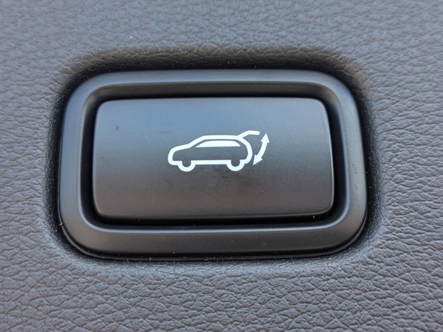 Used 2025 White Kia SX-Prestige image 13