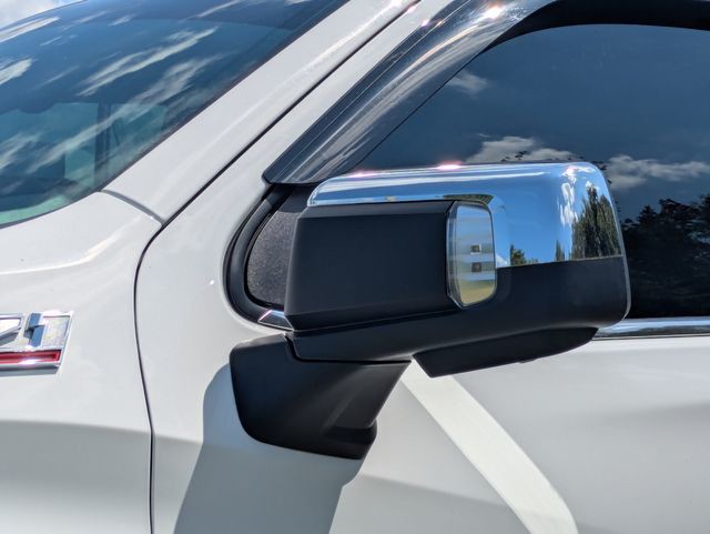 Used 2025 White Chevrolet LTZ image 9