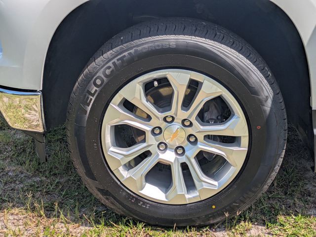 Used 2025 White Chevrolet LTZ image 8