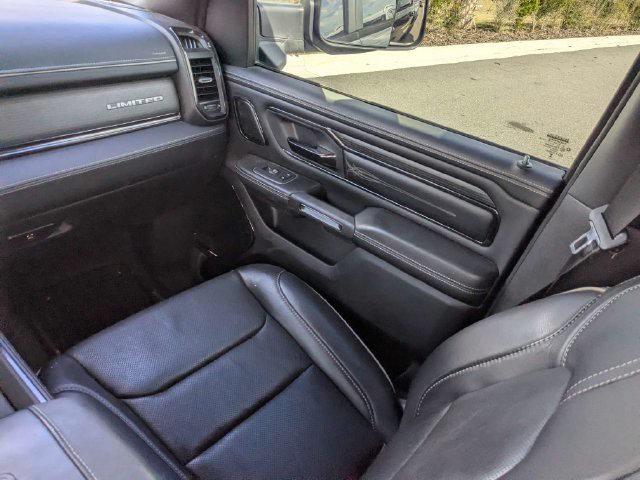 Used 2025 Black Kia LXS image 15