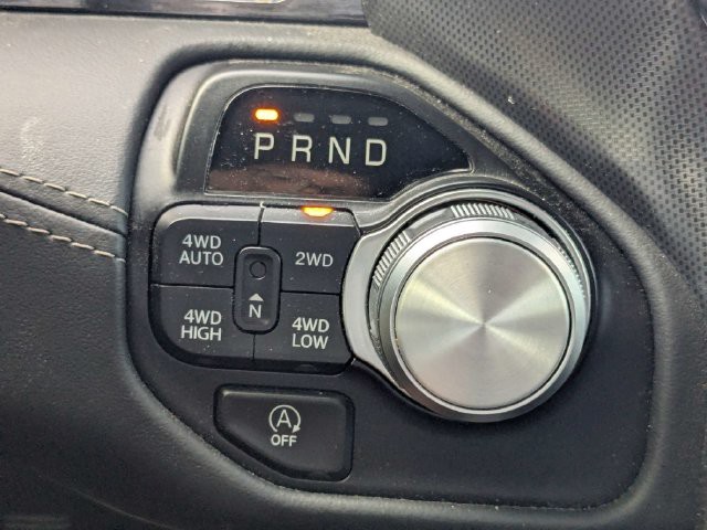 Used 2025 Black Kia LXS image 31