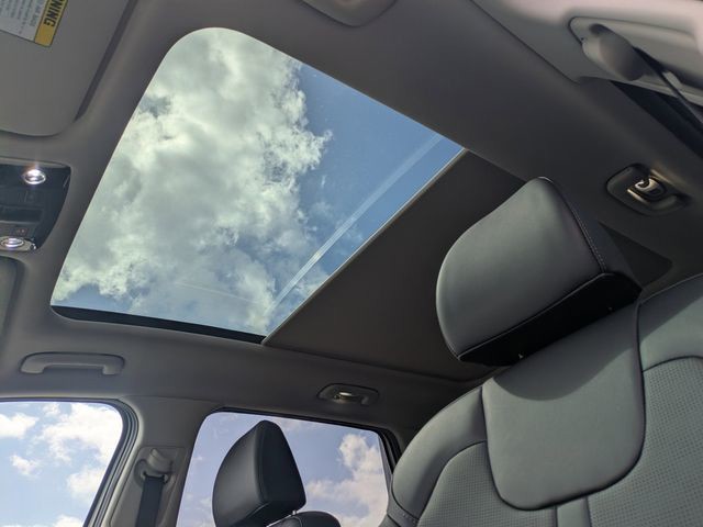 New 2026 White Kia EX image 22