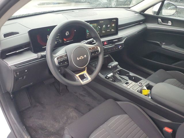New 2025 White Kia LXS image 9