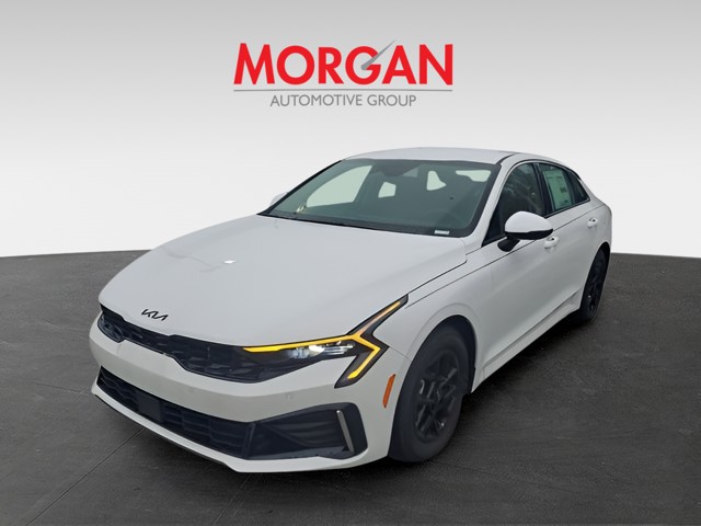 New 2025 White Kia LXS image 4
