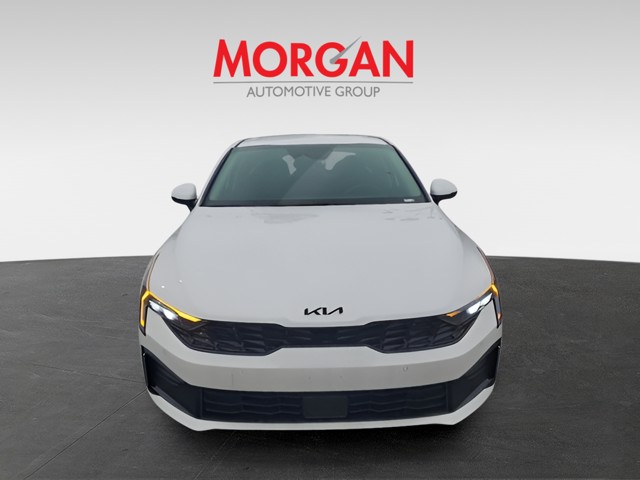 New 2025 White Kia LXS image 5