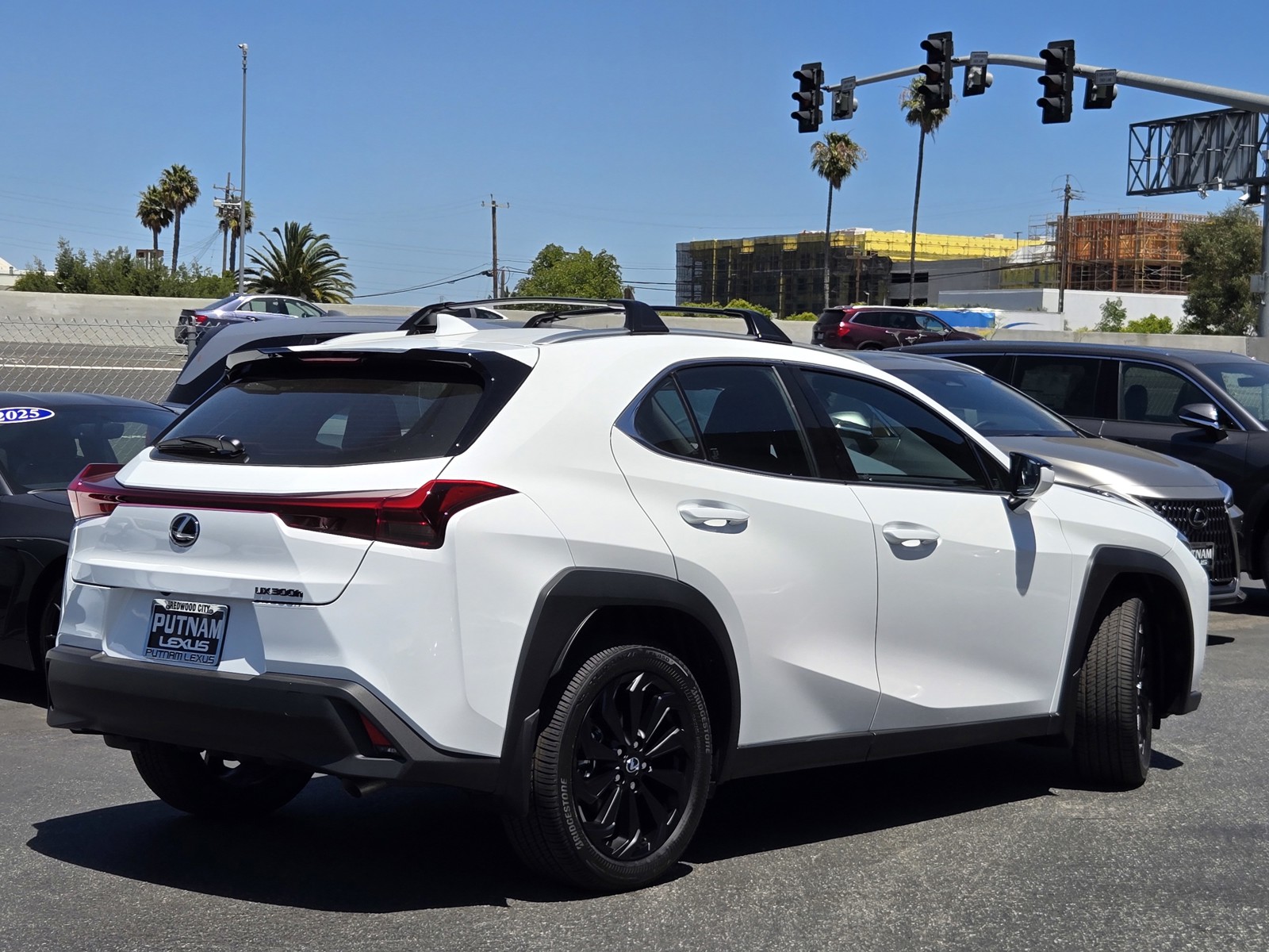 View vehicle photo 3