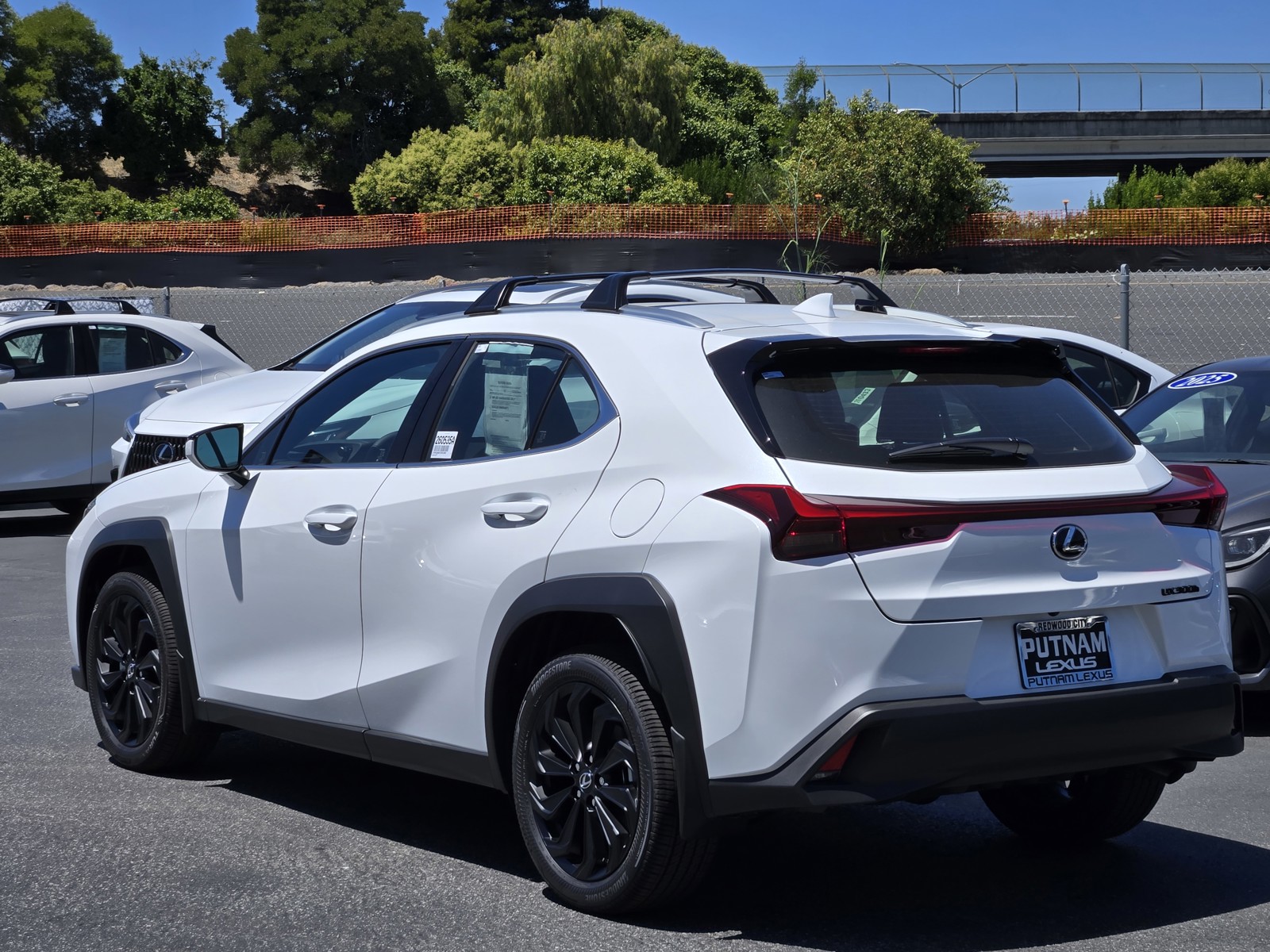 View vehicle photo 5