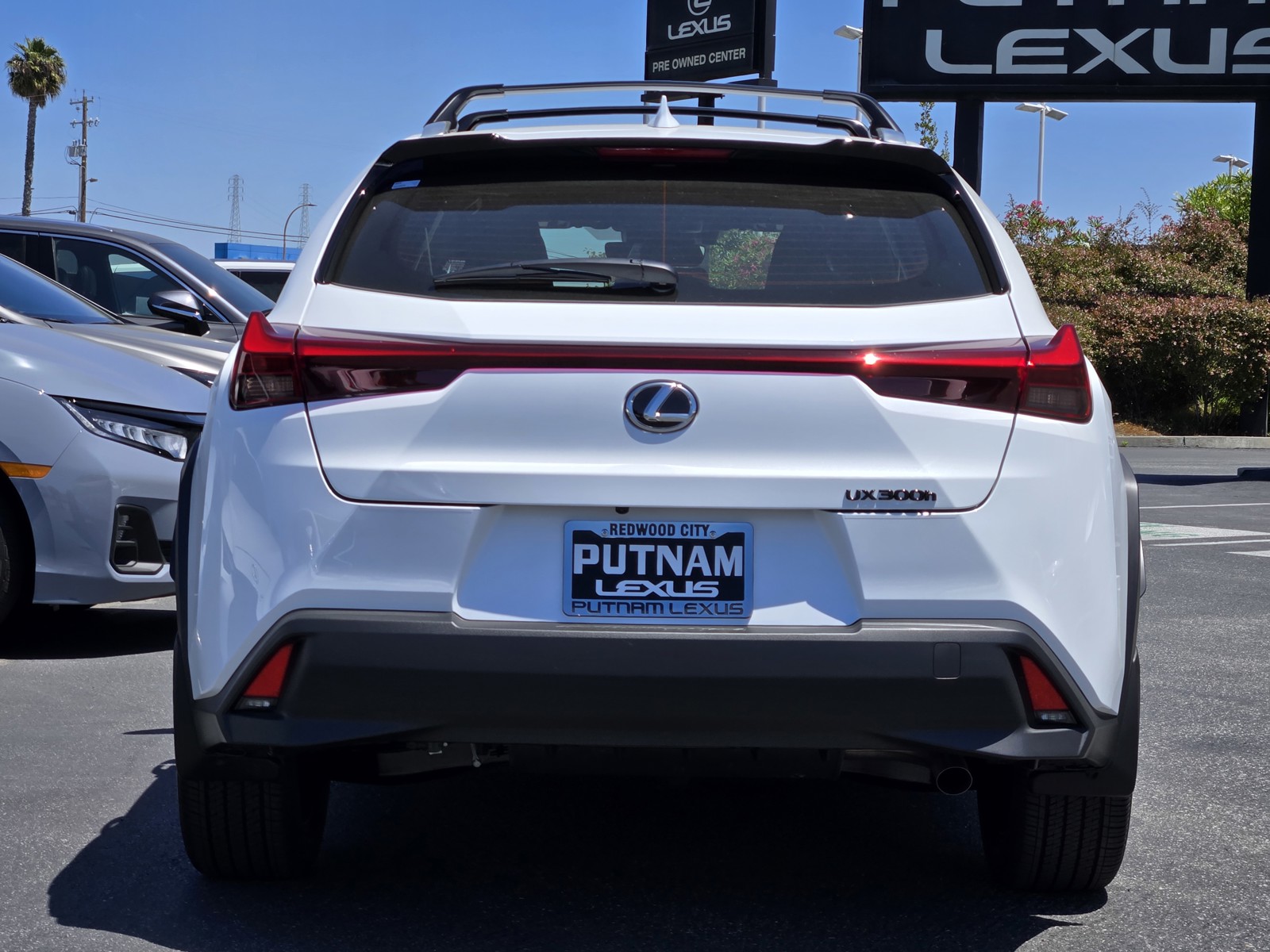View vehicle photo 4