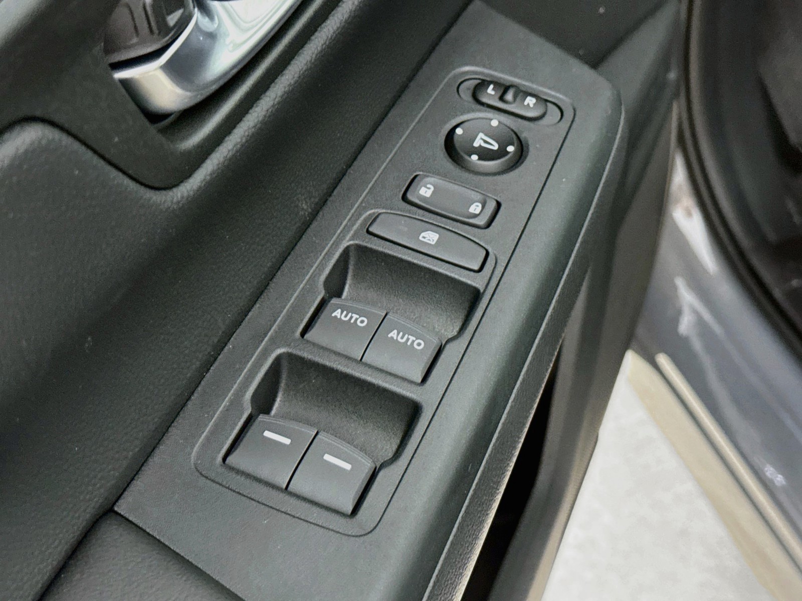 New 2027 Urban Gray Pearl Honda EX image 16