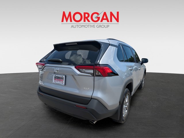 Used 2025 Silver Sky Metallic Toyota XLE image 3