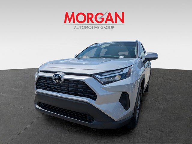 Used 2025 Silver Sky Metallic Toyota XLE image 7