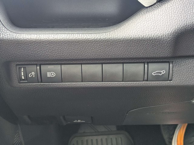 Used 2025 Silver Sky Metallic Toyota XLE image 23