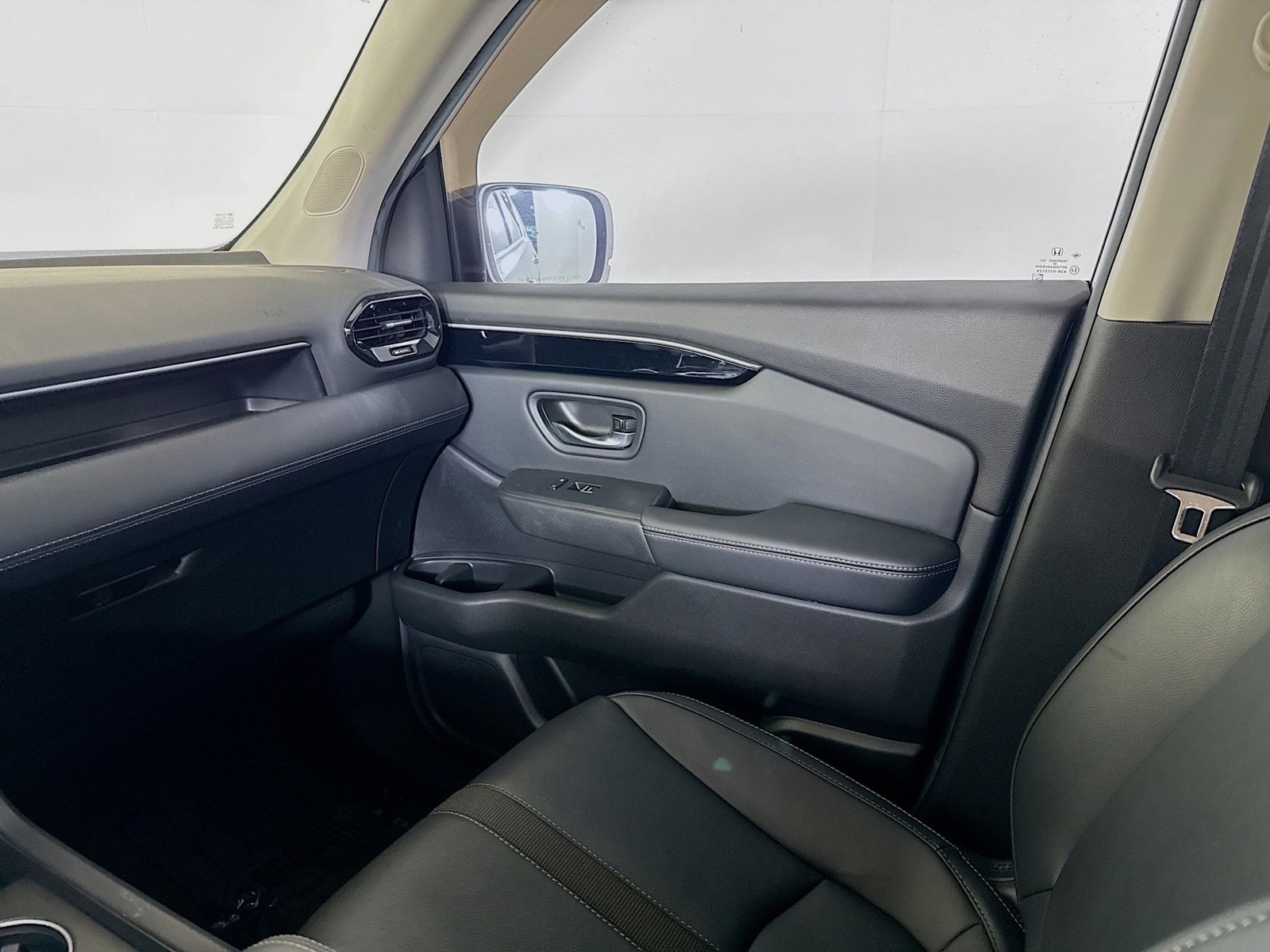 2025 Honda Pilot EX-L - Photo 24