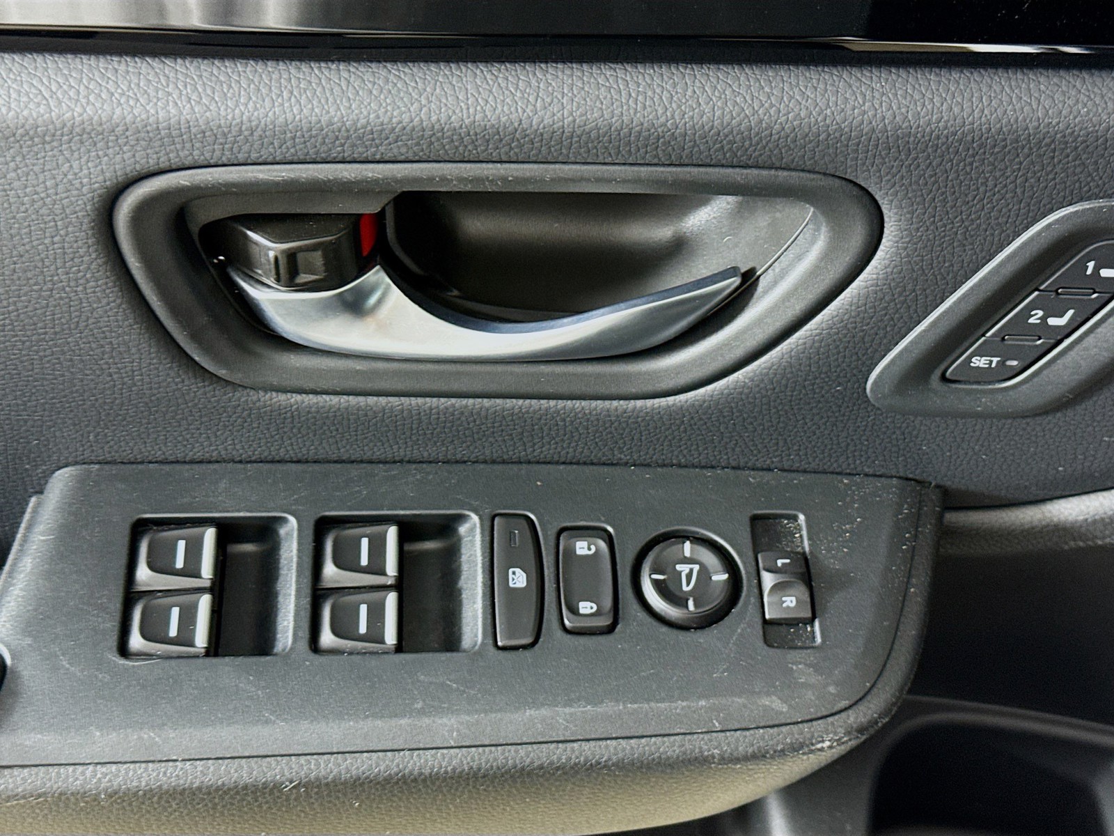 2025 Honda Pilot EX-L - Photo 17
