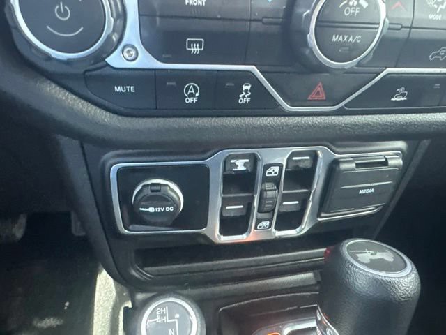 Used 2024 Crystal Metallic Jeep Sport S image 13