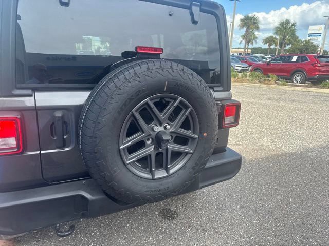 Used 2024 Crystal Metallic Jeep Sport S image 19
