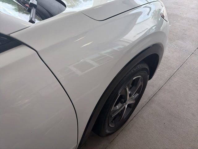 Certified Used 2024 Platinum White Honda EX-L image 10