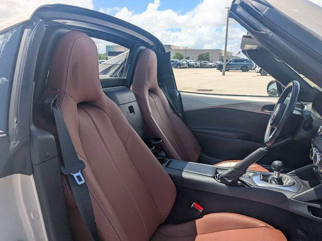 Used 2023 Quartz Metallic Mazda Grand Touring image 16