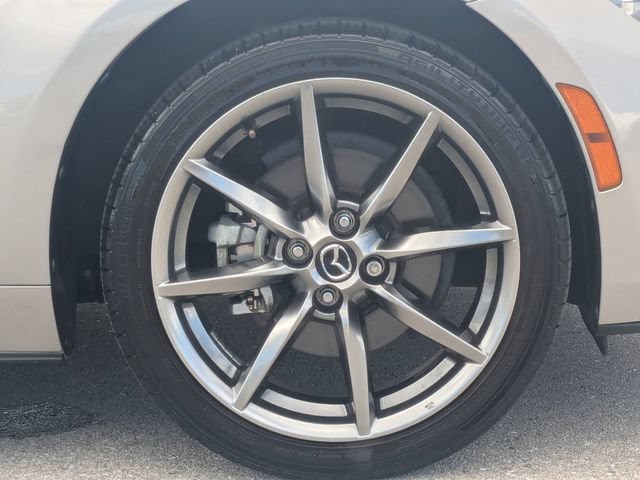 Used 2023 Quartz Metallic Mazda Grand Touring image 11