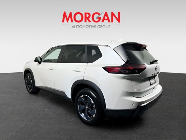 Used 2025 White Pearl Nissan SV image 6