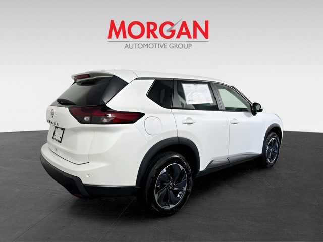 Used 2025 White Pearl Nissan SV image 4