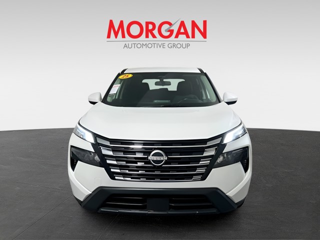 Used 2025 White Pearl Nissan SV image 10