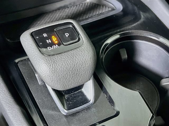 Used 2025 White Pearl Nissan SV image 23
