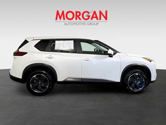 Used 2025 White Pearl Nissan SV image 2