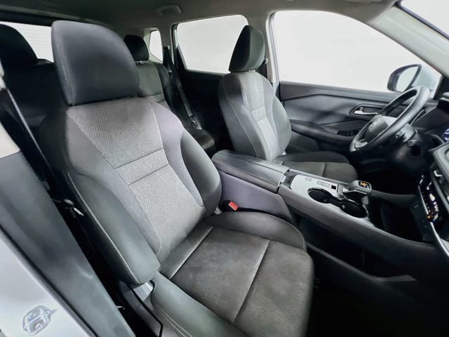 Used 2025 White Pearl Nissan SV image 29