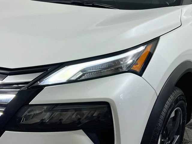 Used 2025 White Pearl Nissan SV image 11