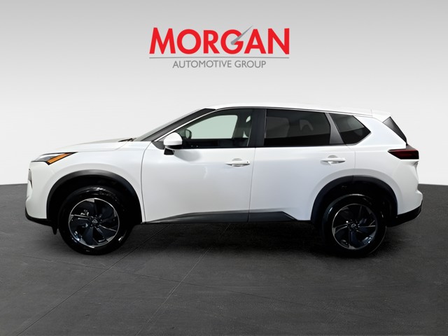 Used 2025 White Pearl Nissan SV image 7