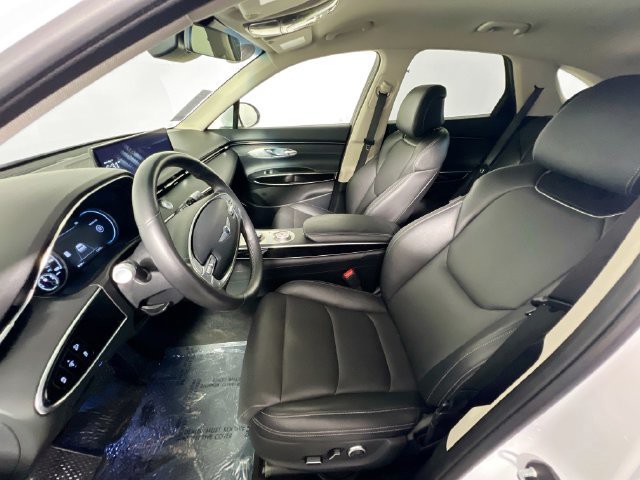 Used 2025 White Genesis 2.5T image 14