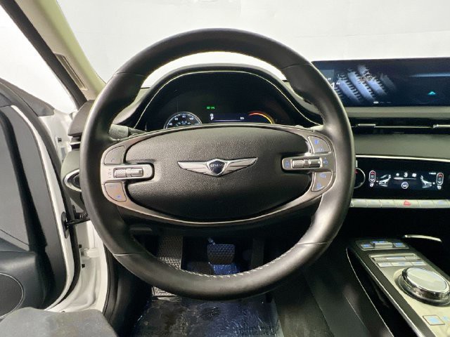 Used 2025 White Genesis 2.5T image 17